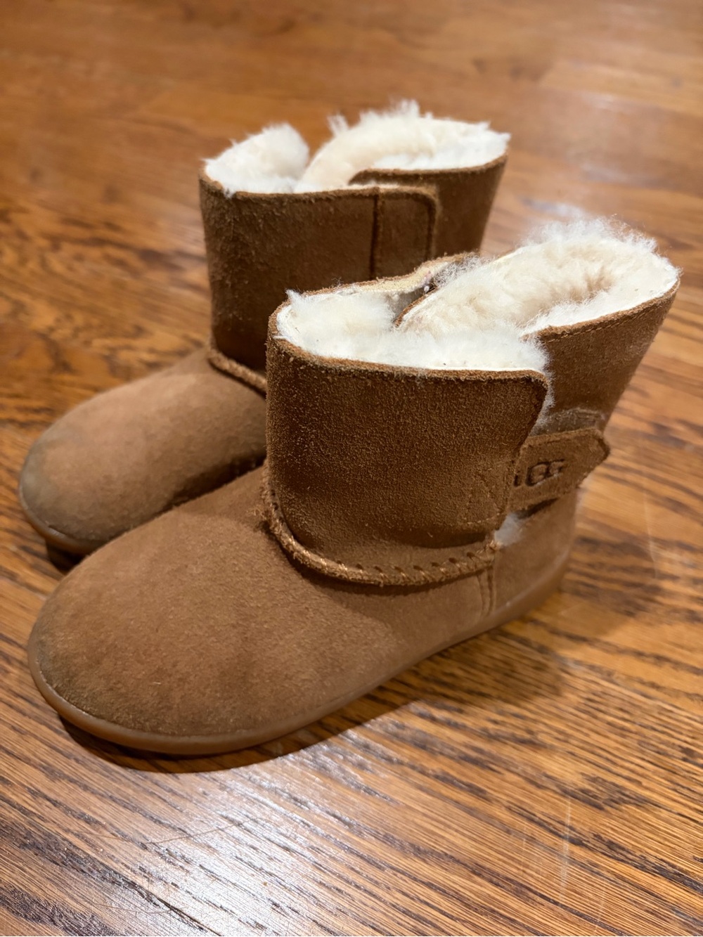 UGG Australia Toddlers Keelan II Suede Booties Chestnut Unisex Size 9 Boots